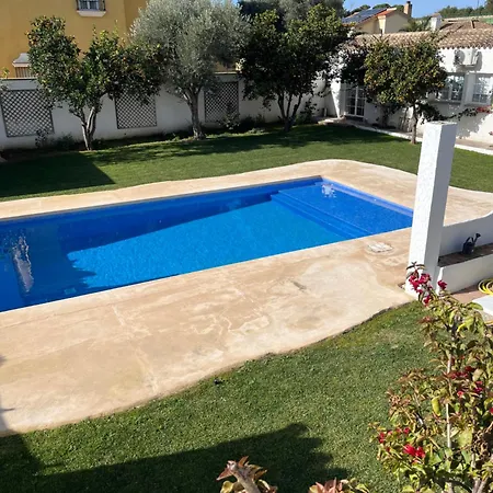 Ciudad Ducal Con Piscina Y Jardin Holiday home El Puerto de Santa Maria